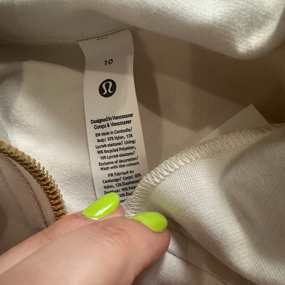 Lululemon cropped zip up with gold trim - Picture 3 of 4